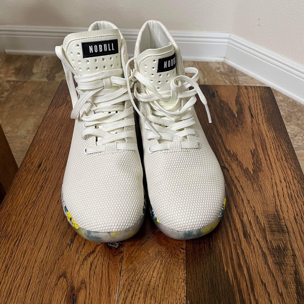 Women’s 8.5 high top NoBull Trainers.